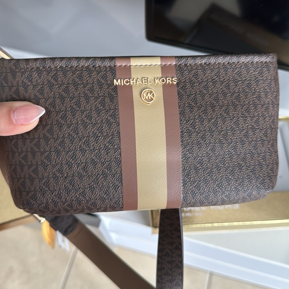 New! Michael Kors Adjustable Belt Bag - Picture 6 of 8